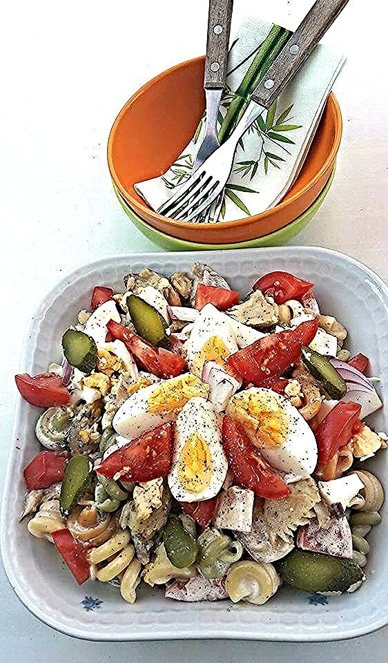 Makrélás tésztasaláta