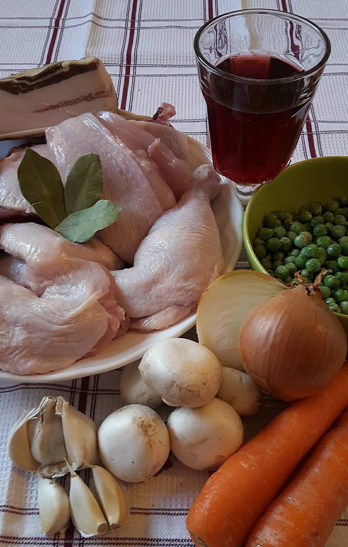 Coq au vin hozzávalói