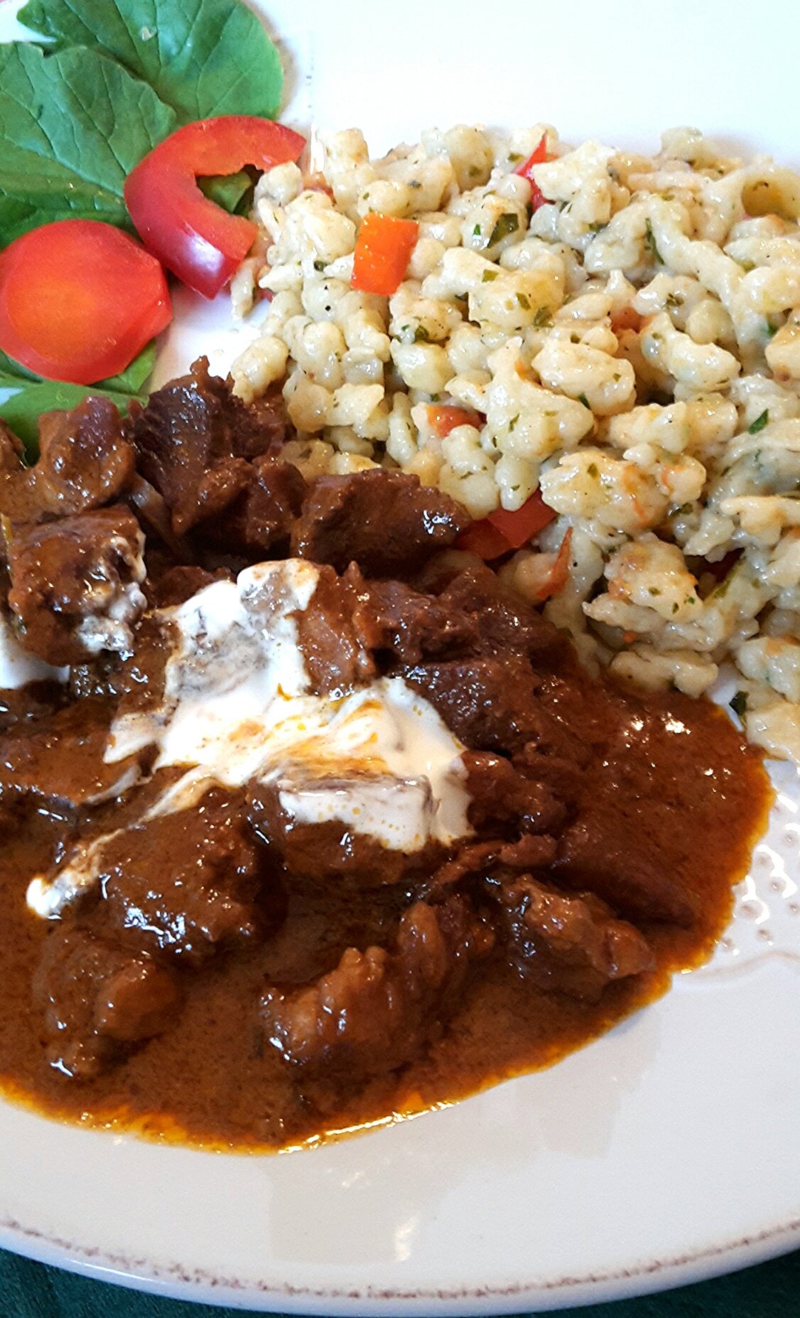 Sertés aprópecsenye tavaszi galuskával