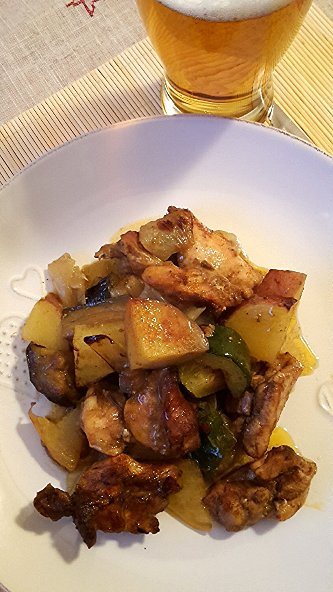 Padlizsános, cukkinis csirkecomb tepsiben