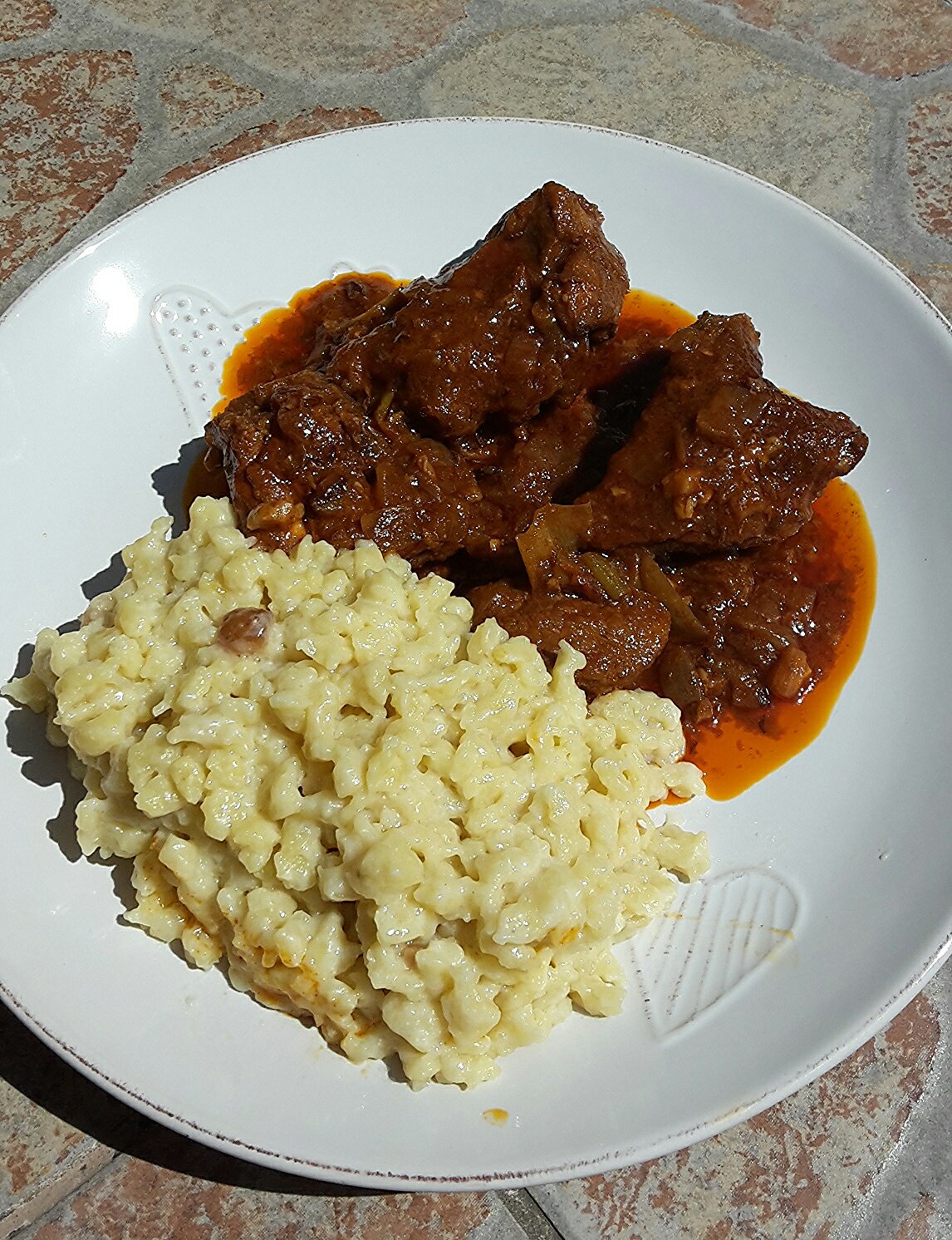 Vörösboros oldalas ragu juhtúrós sztrapacskával