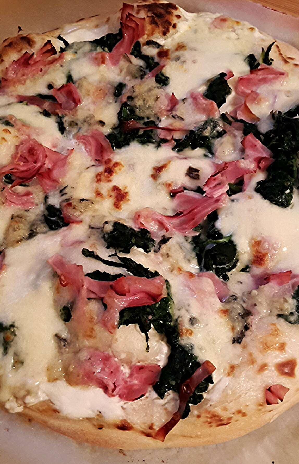 Spenótos, gorgonzolás pizza