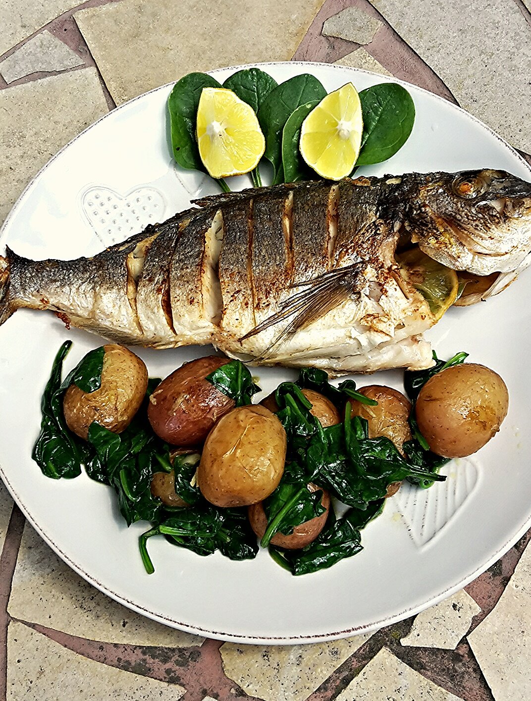 Arany durbincs fokhagymás, bébispenótos újkrumplival