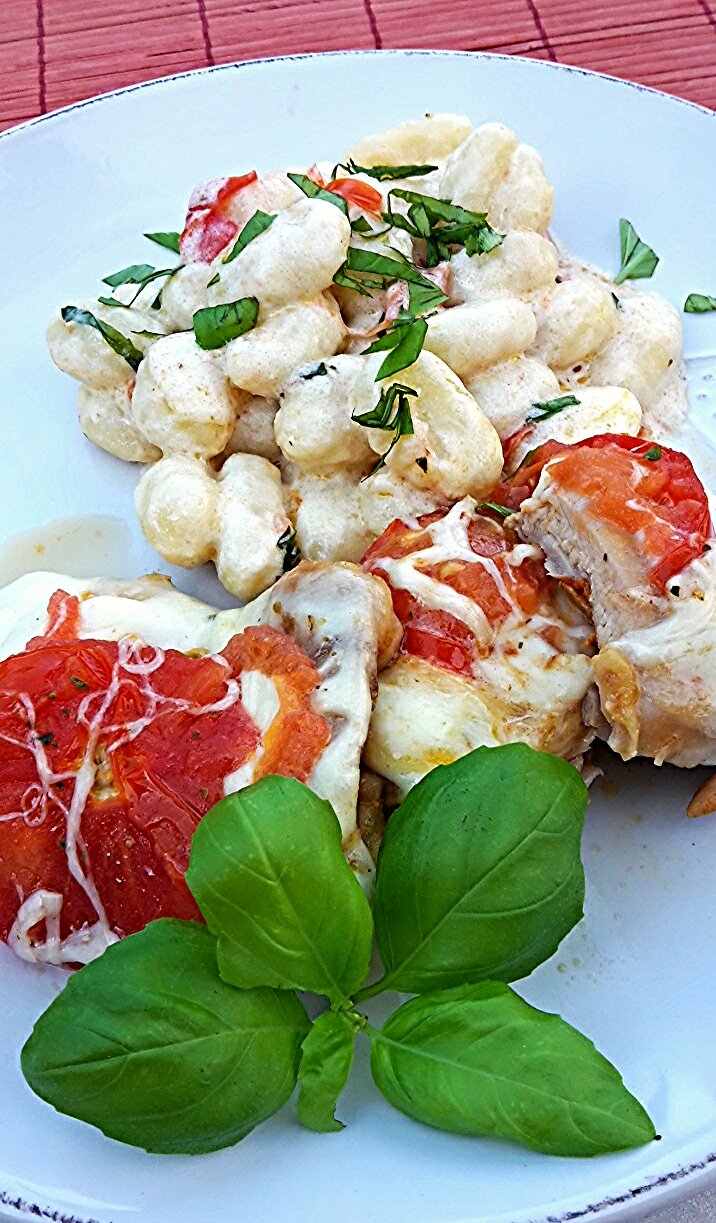 Csirke caprese, bazsalikomos gnocchival