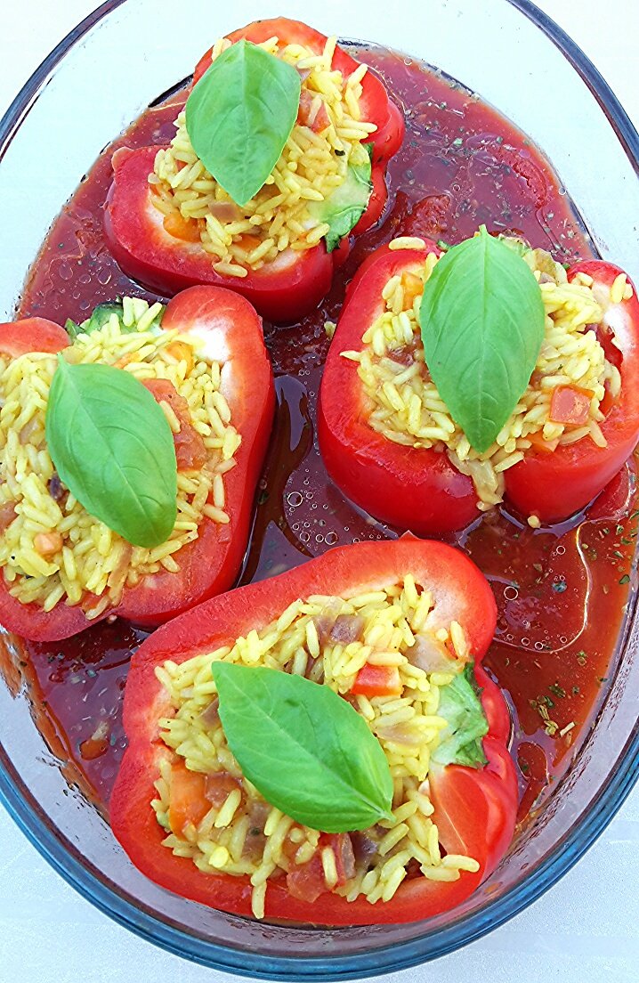 Fűszeres rizzsel töltött kaliforniai paprika