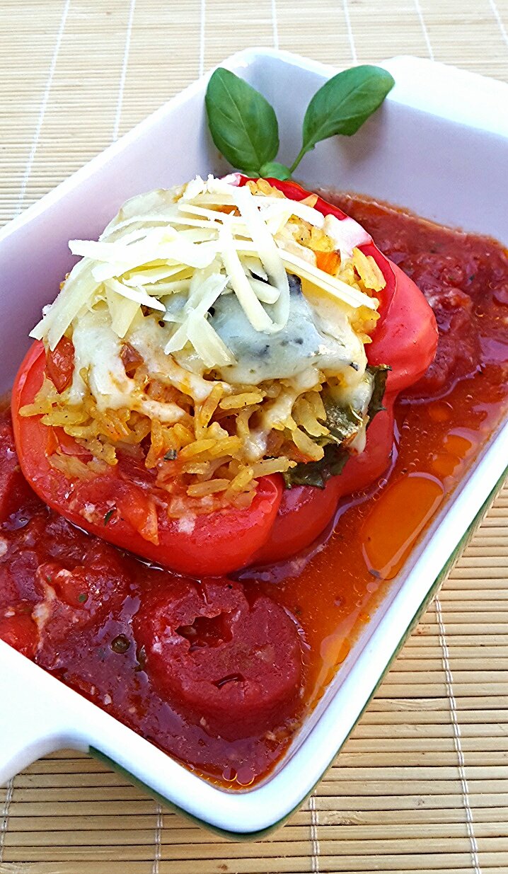 Fűszeres rizzsel töltött kaliforniai paprika