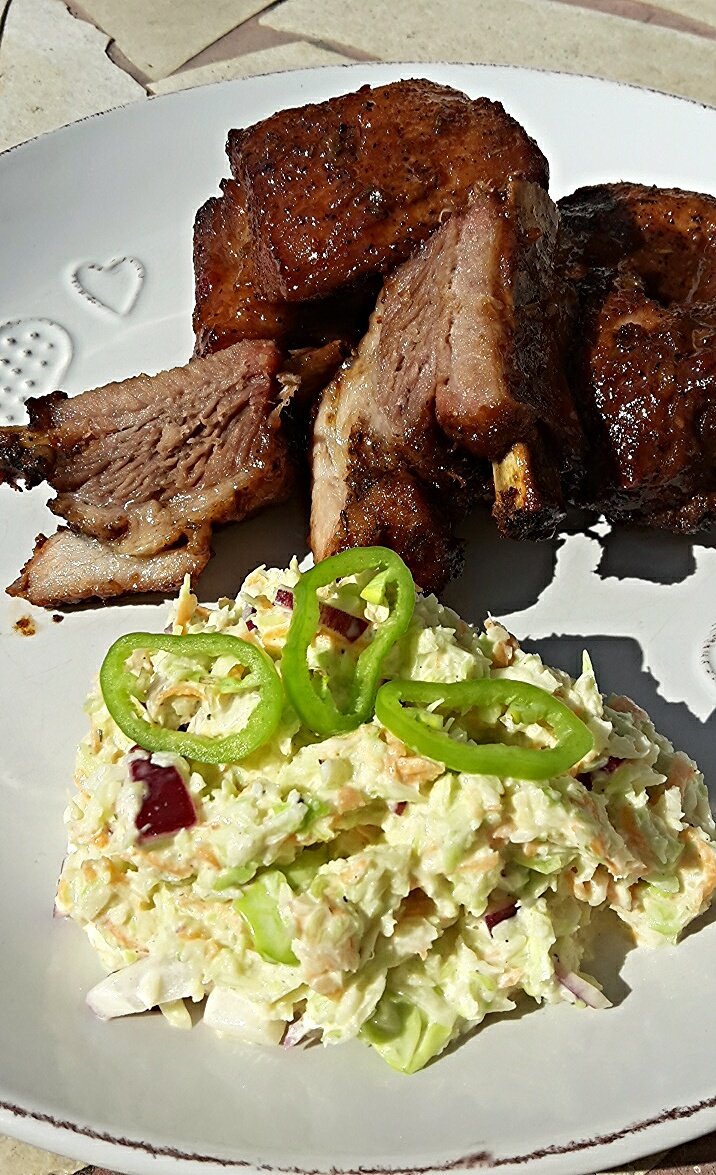 BBQ oldalas, coleslow salátával
