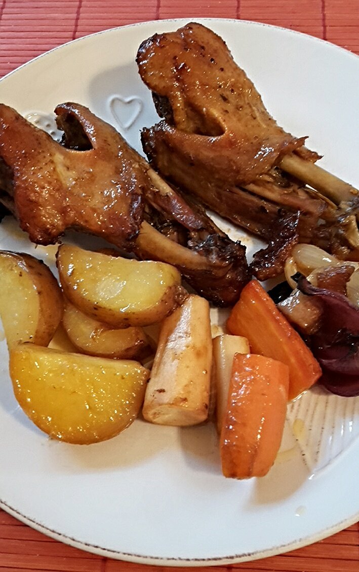 BBQ kacsaszárny sült zöldségekkel