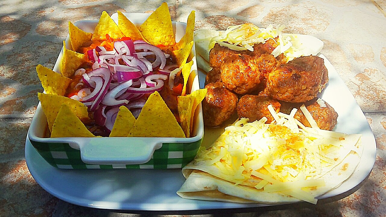 Mexikói húsgolyók tortillával