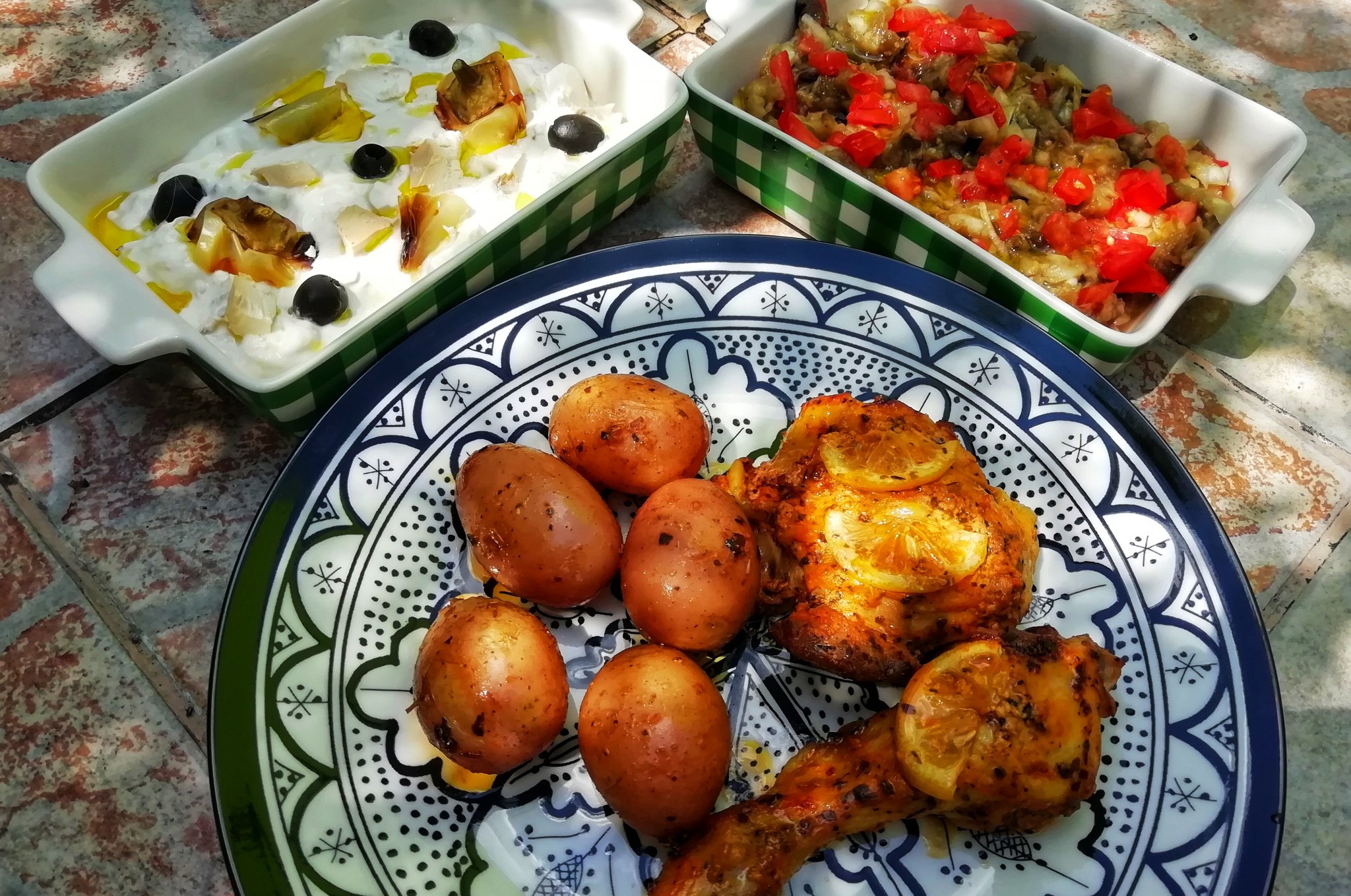 GÖRÖGJOGHURTOS, CITROMOS SÜLT CSIRKECOMB, SÜLT PADLIZSÁN ÉS TIROSALATA