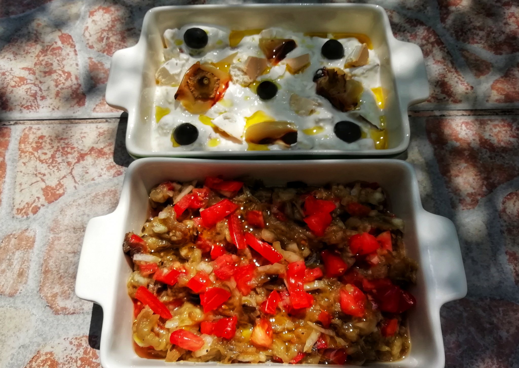 GÖRÖGJOGHURTOS, CITROMOS SÜLT CSIRKECOMB, SÜLT PADLIZSÁN ÉS TIROSALATA