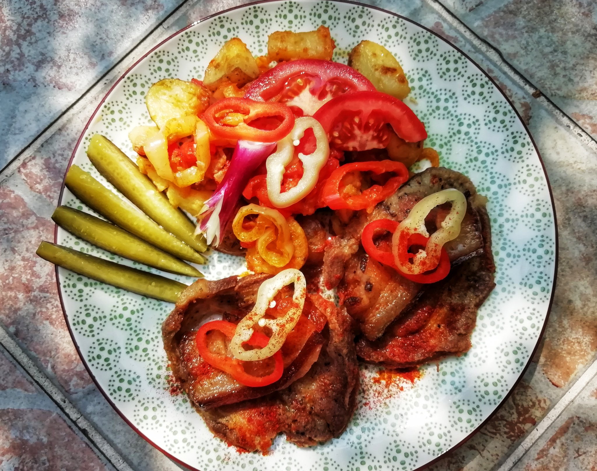 Cigánypecsenye lecsós pirított burgonyával 